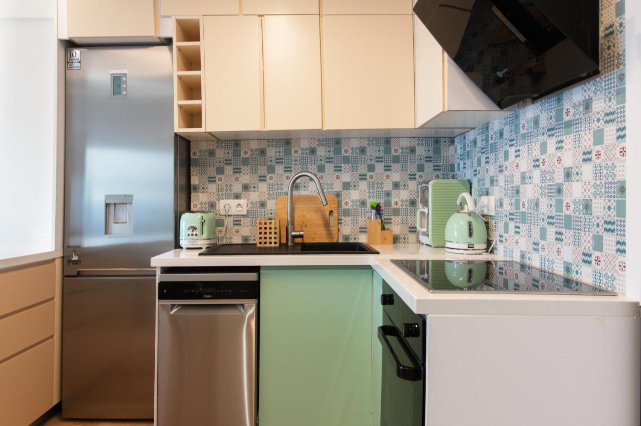 Luxury 1-Bedroom Apartment By The Sea In เอเธนส์ ภายนอก รูปภาพ